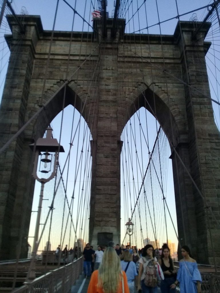 Caminar-por-el-puente-de-Brooklyn