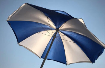Las 7 Mejores Sombrillas de Playa Para Protegerse Del Sol