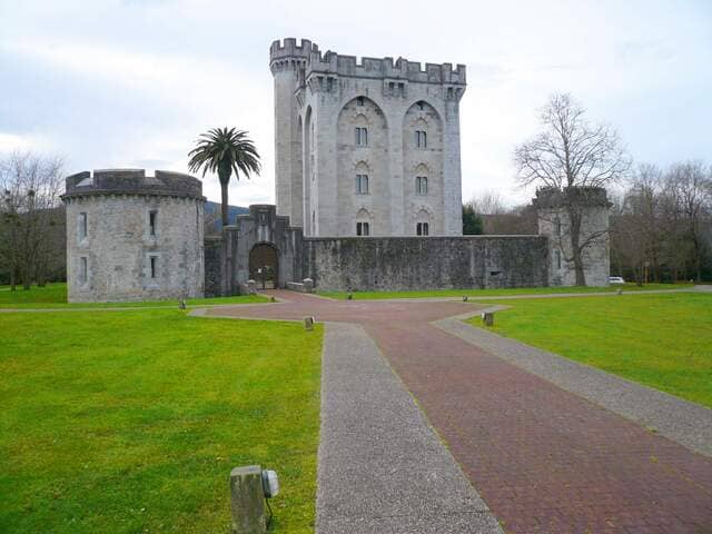 Castillo-de-Arteaga-en-Bizkaia-Pais-Vasco