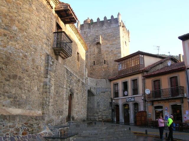 Castillo-de-Valdes-Salas-en-Salas-Asturias