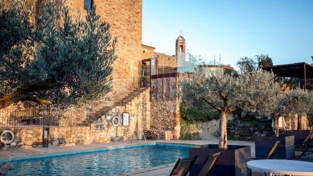 Hotel-Castell-Demporda-en-La-Bisbal-Girona