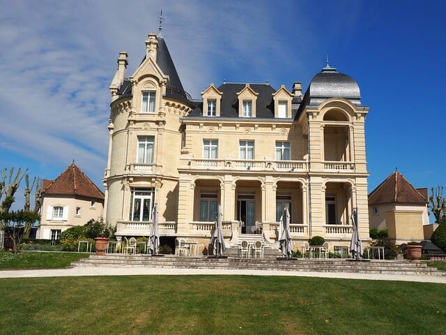 Chateau-Hotel-Grand-Barrail