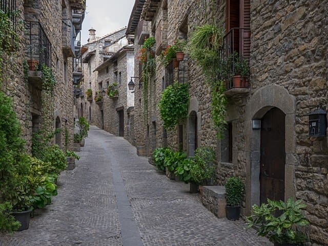 Castillo-y-Casco-Historico-de-Ainsa