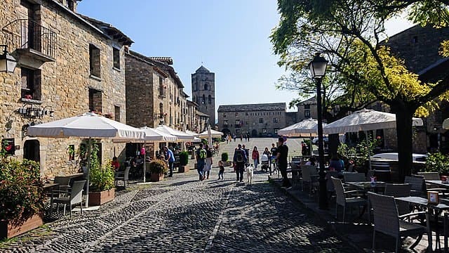 Plaza-Mayor-Ainsa