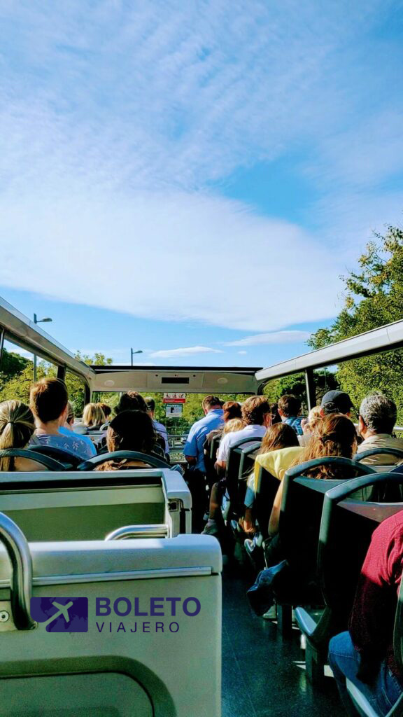 adentro-el-bus-turistico-de-Barcelona