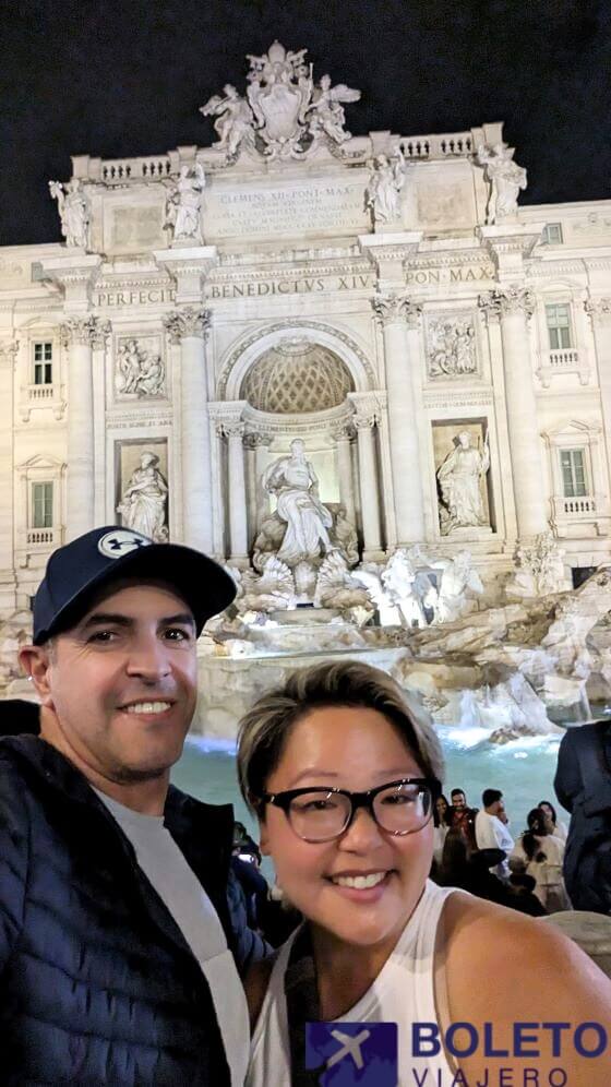 Azedine y Michelle cerca la Fontana di Trevi