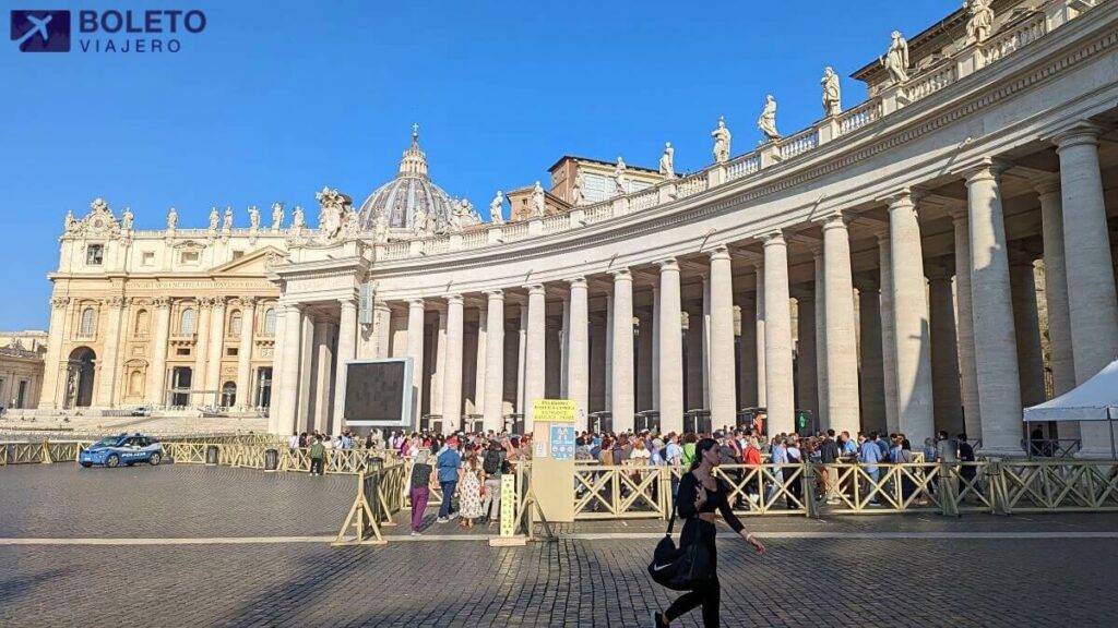 Cola larga para entrar al vaticano