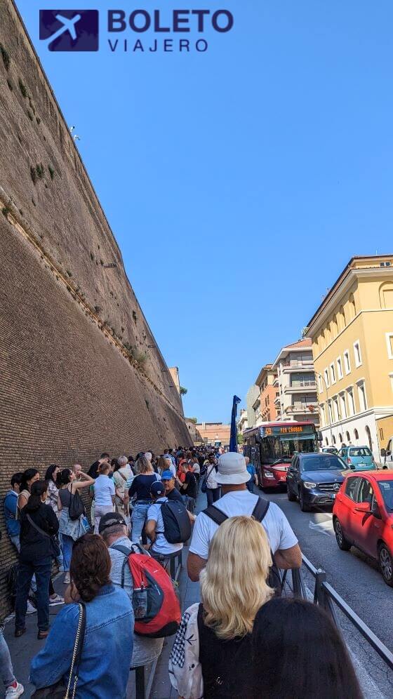 En camino para entrar a los museos del Vaticano