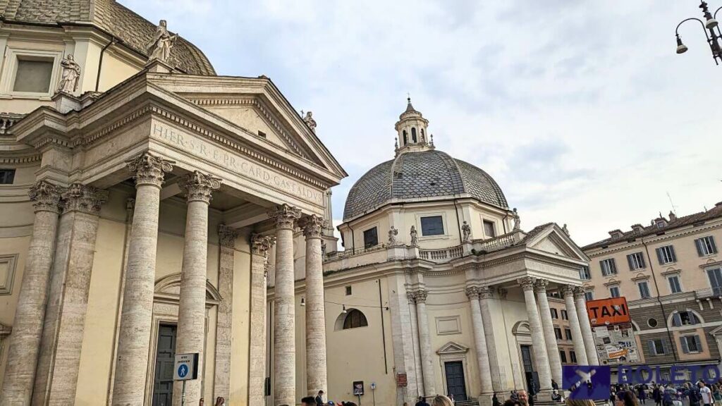 Plaza del Popolo de cerca