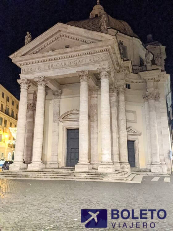 Plaza del Popolo de noche