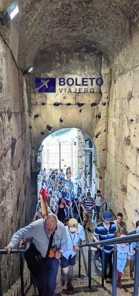 Las escaleras que conducen al Coliseo