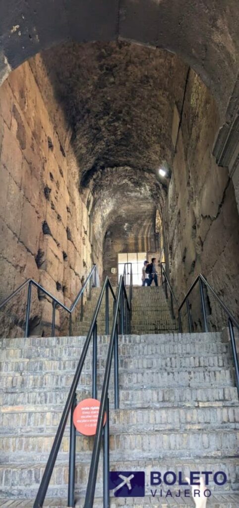 las escaleras que conducen al Coliseo