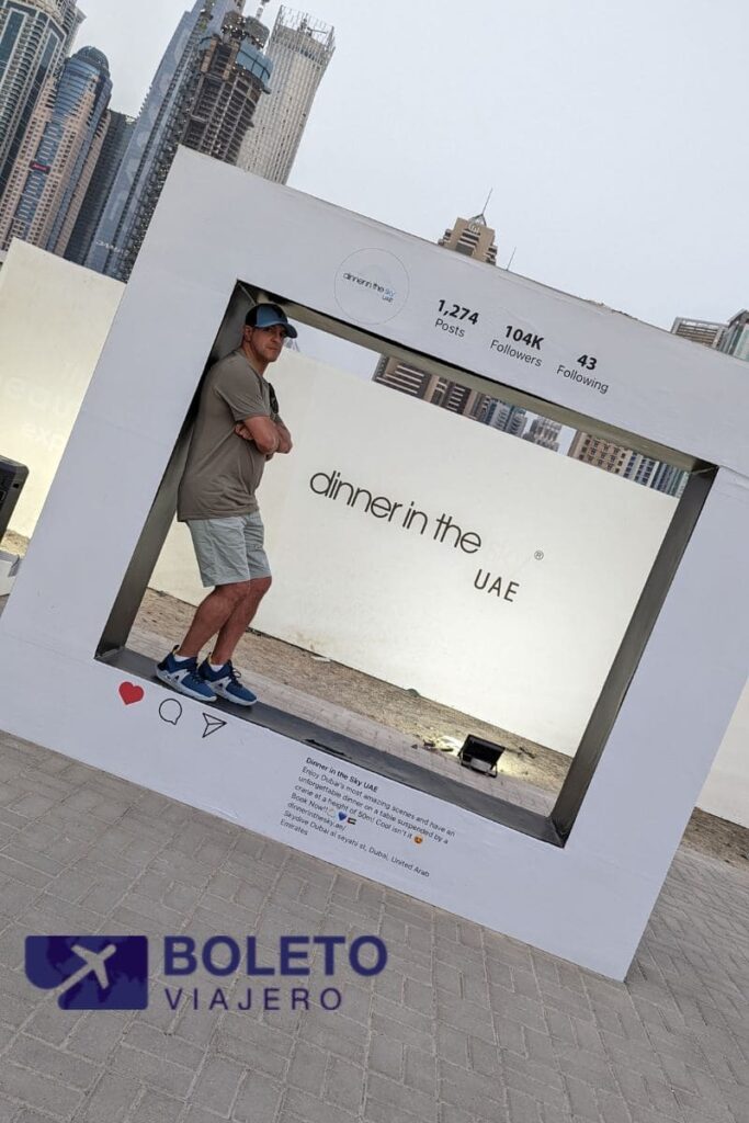 Azedine-y-el-stand-de-fotos-de-dinner-in-the-sky