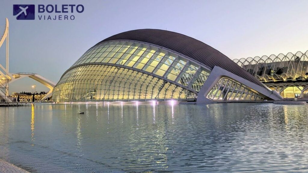 Ciudad de las Artes y las Ciencias de noche