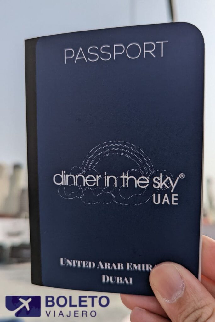 Entrada-en-forma-de-pasaporte-de-dinner-in-the-sky-dubai