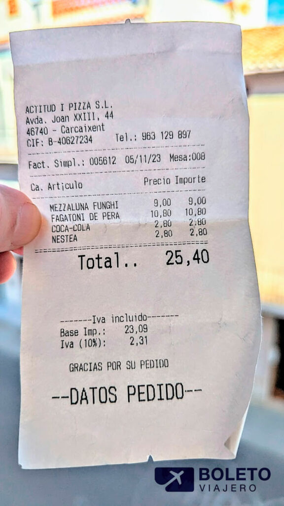 Recibo de pago en restaurante Capisci por dos platos de pasta y las bebidas