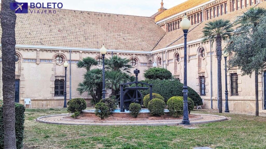 Patio y jardines del Almacén de José Ribera en Carcaixent