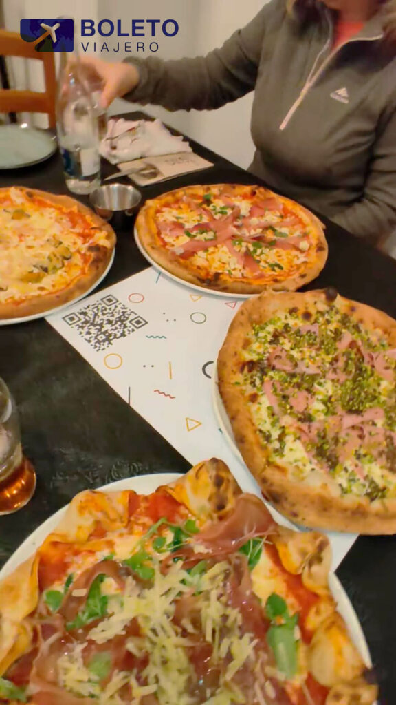 Pizzas sobre la mesa en Capisci Carcaixent